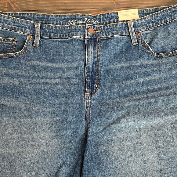 Universal Thread Medium Wash Distressed Cut Off Boyfriend Denim Shorts NWT 22W - Picture 4 of 13